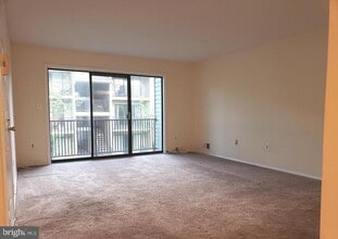 Building Photo - 8 Joyner Ct