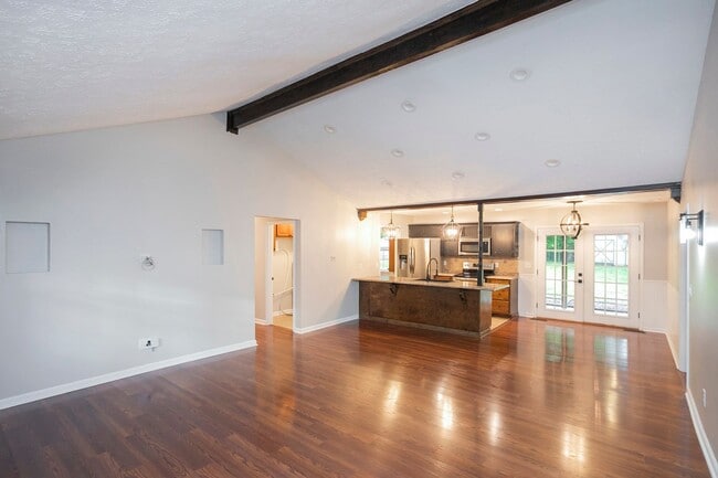 Building Photo - 1143 Bayview Dr