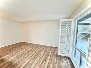 Building Photo - 1 Bedroom Apartment Available Now