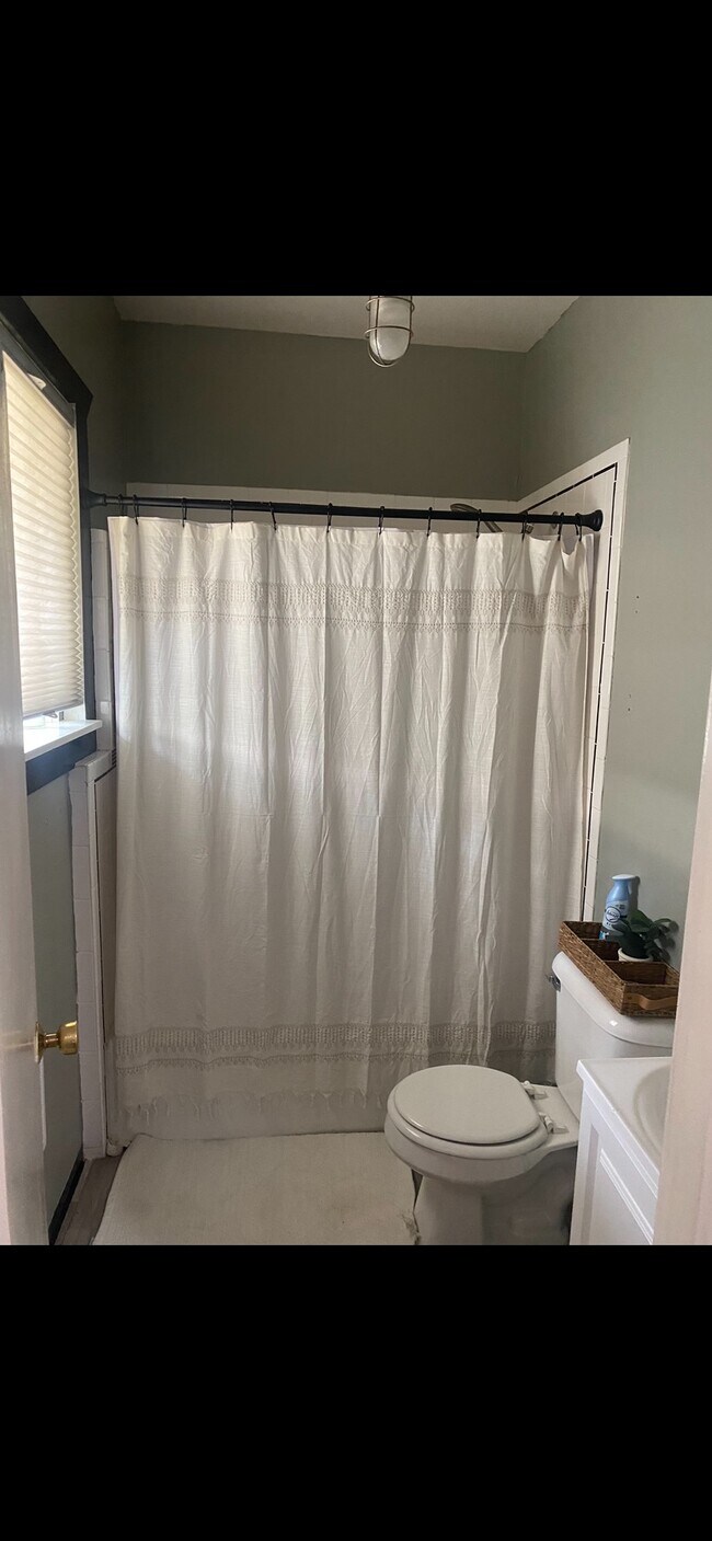 Building Photo - 112 N 5th St