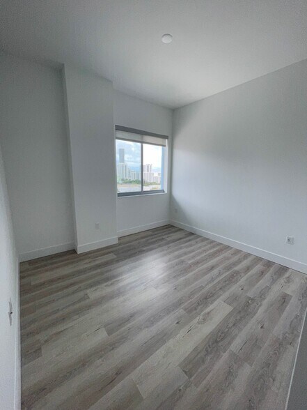 Building Photo - 147 NW 32nd St