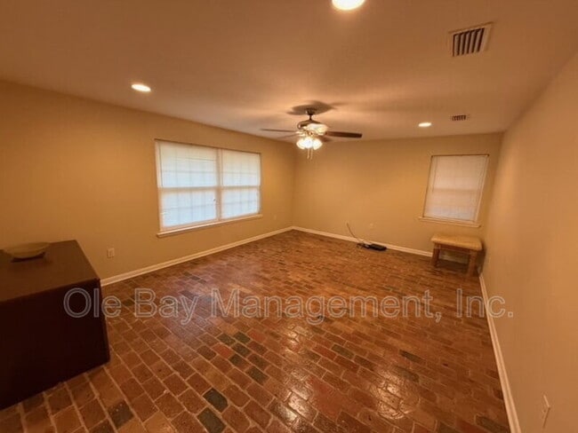 Building Photo - 22067 Stoddard Ave