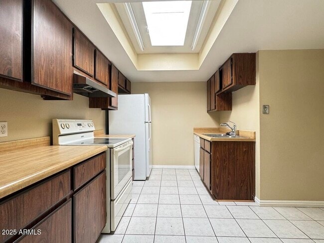 Building Photo - 546 S Allred Dr