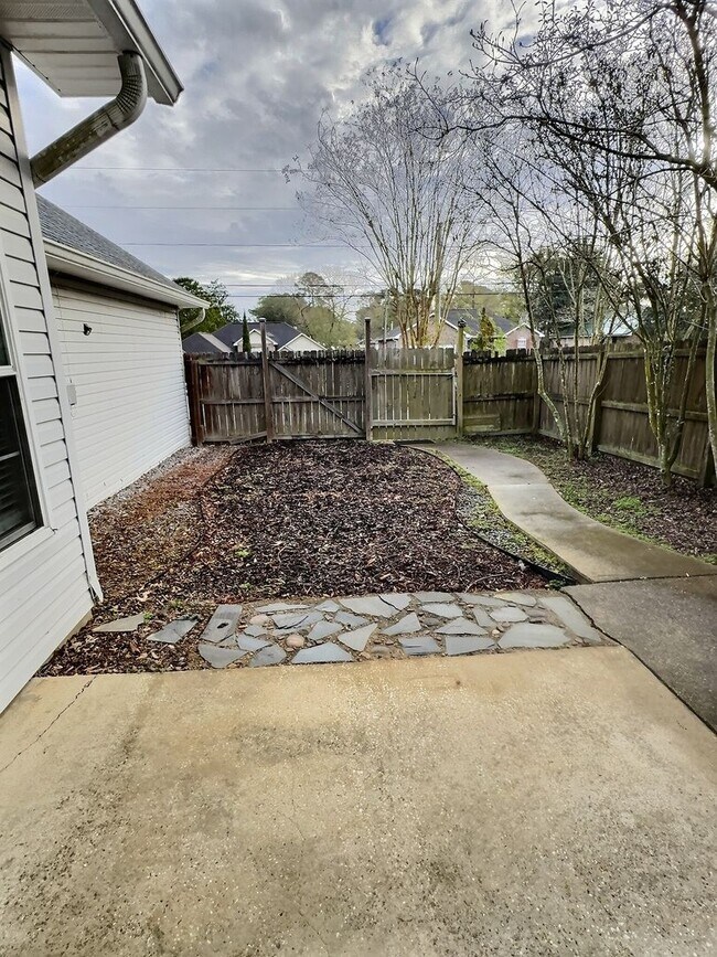 Building Photo - 9301 Blueberry Dr