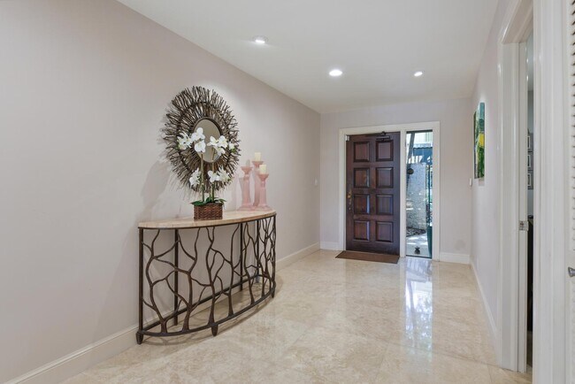 Building Photo - 1172 Hillsboro Mile
