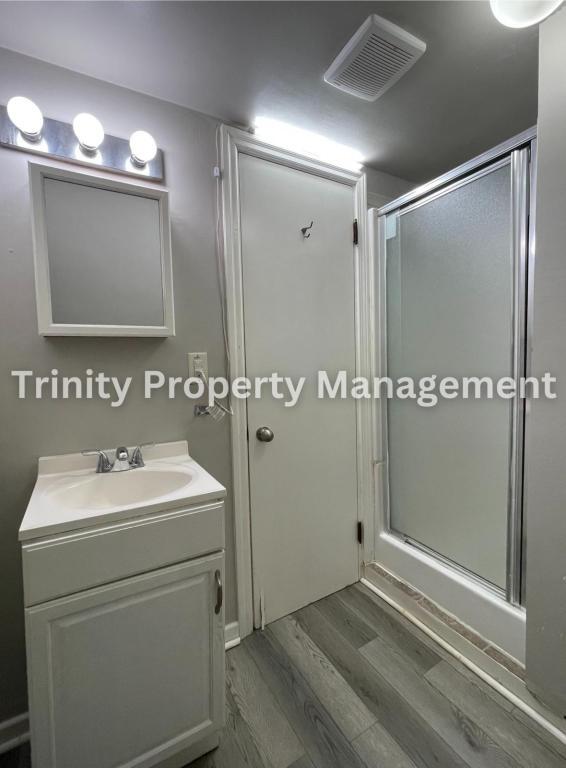 Building Photo - 106 1/2 Burton Ave, Apt B