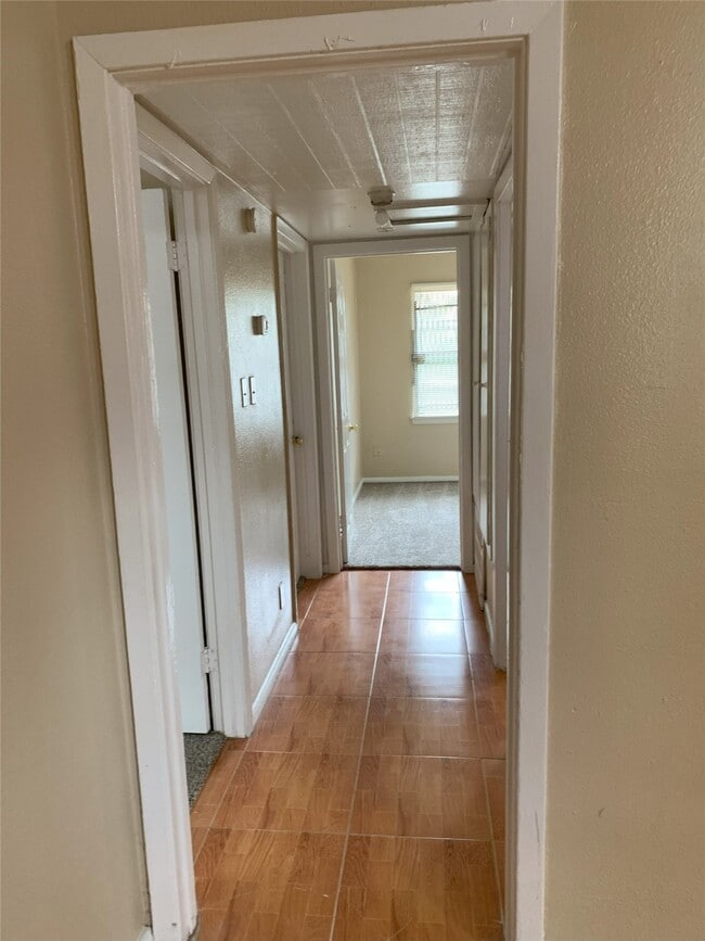 Building Photo - 3915 Brookfield Dr