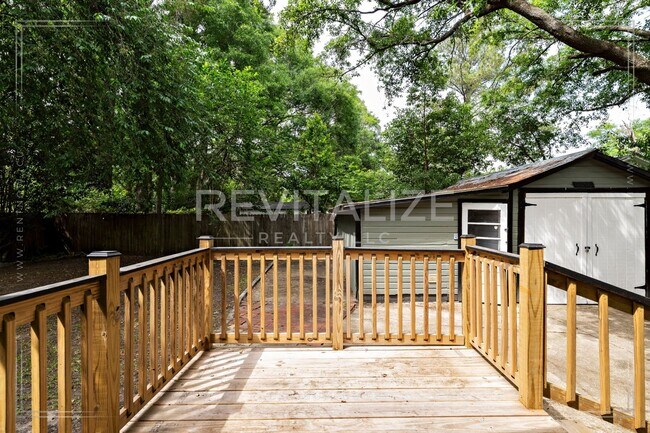 Building Photo - HALF-OFF DEPOSIT SPECIAL! Furnished 2 Bedr...