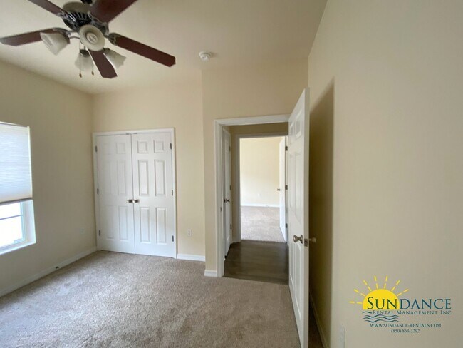 Building Photo - Beautiful 3 Bedroom Townhouse Near Hurlburt Field!