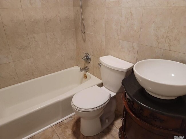 Building Photo - 200 Hart St