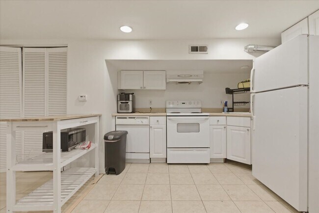 Building Photo - 3716 N Wayne Ave