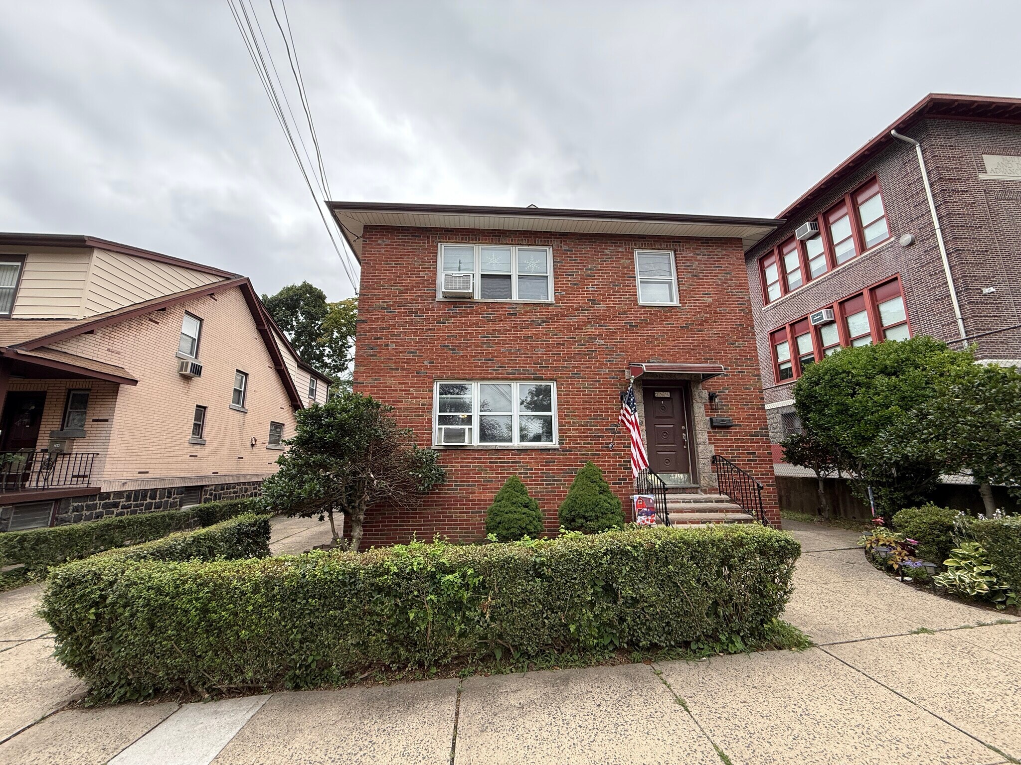 Building Photo - 266 Lawton Ave