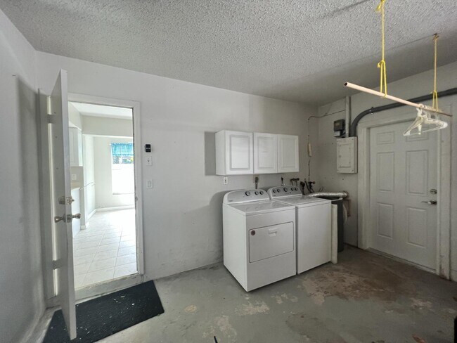 Building Photo - 4220 49th Ave S