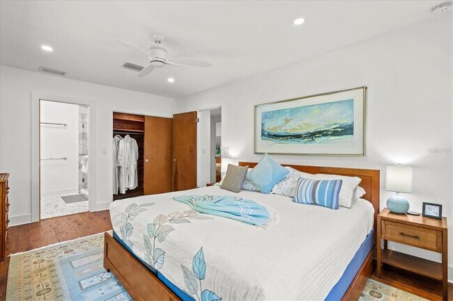 Building Photo - 2587 Ringling Blvd