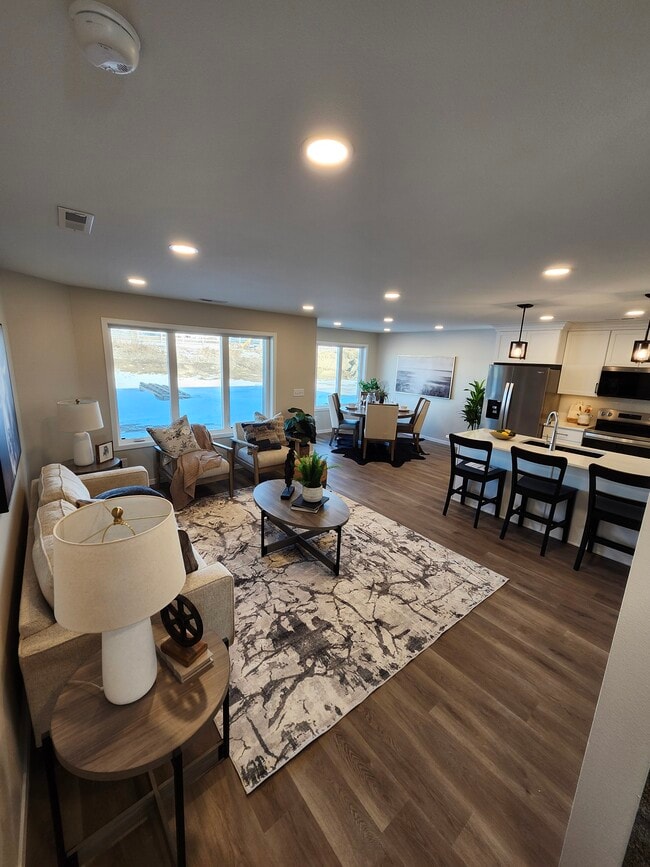 Open-concept living room, kitchen and dining - 5316 Welder Ave