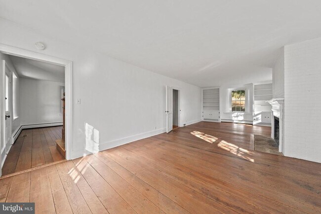 Building Photo - 1025 N Chatham Rd