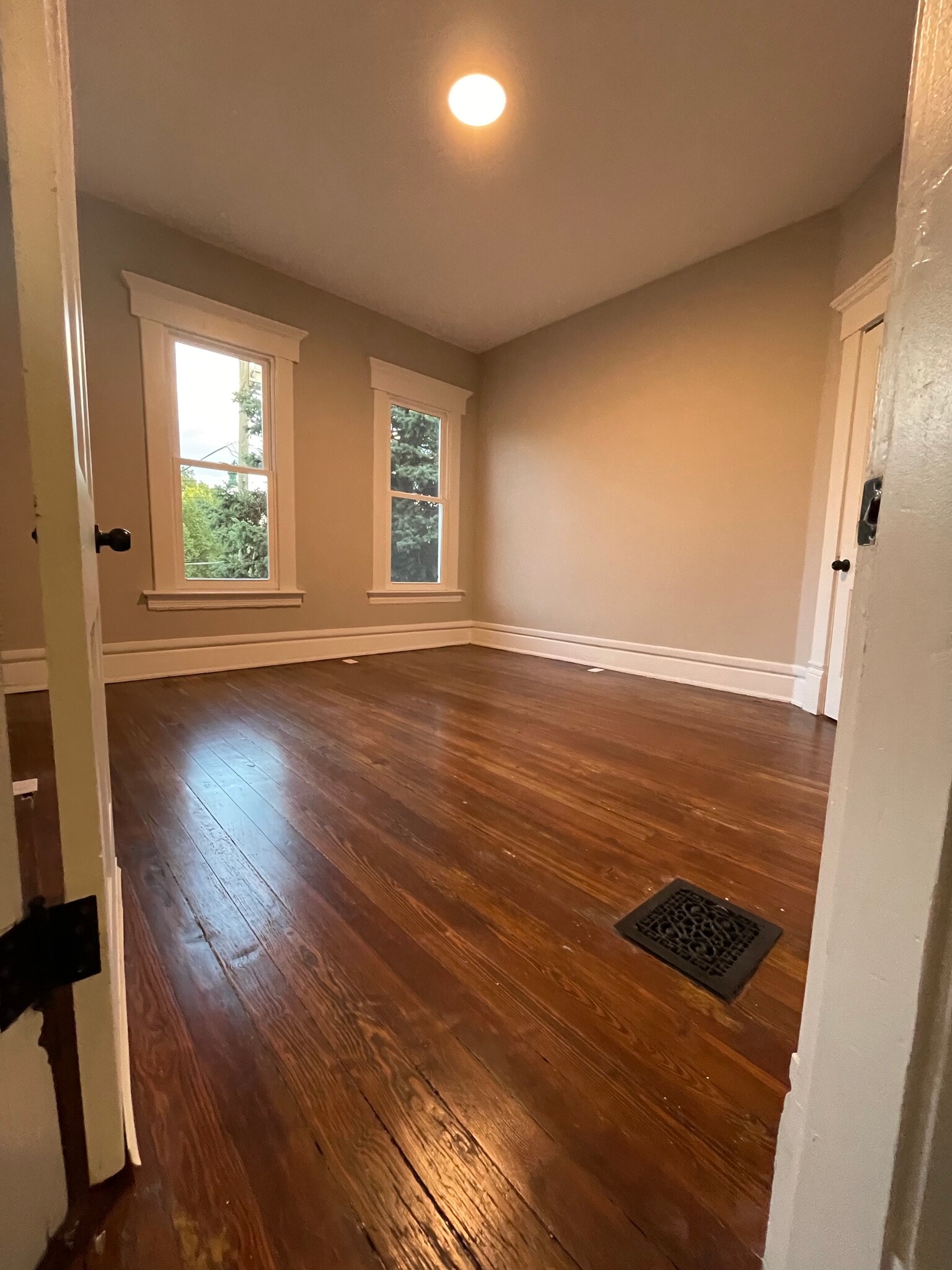 Bed 1 - 501 Saint Clair Ave