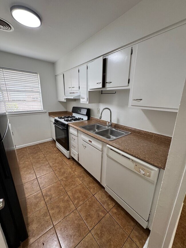 Building Photo - 6467 Park Manor Dr