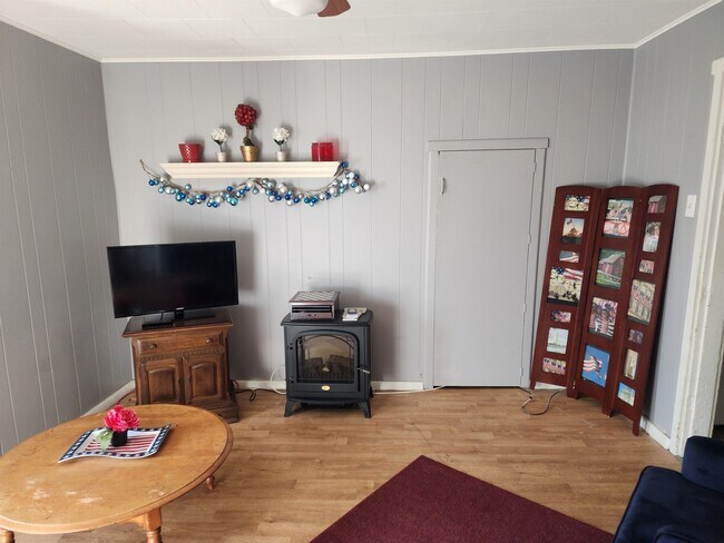 Building Photo - 6 Hager Ln