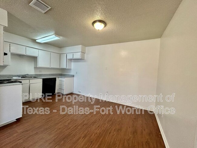 Building Photo - 3405 Orchard St