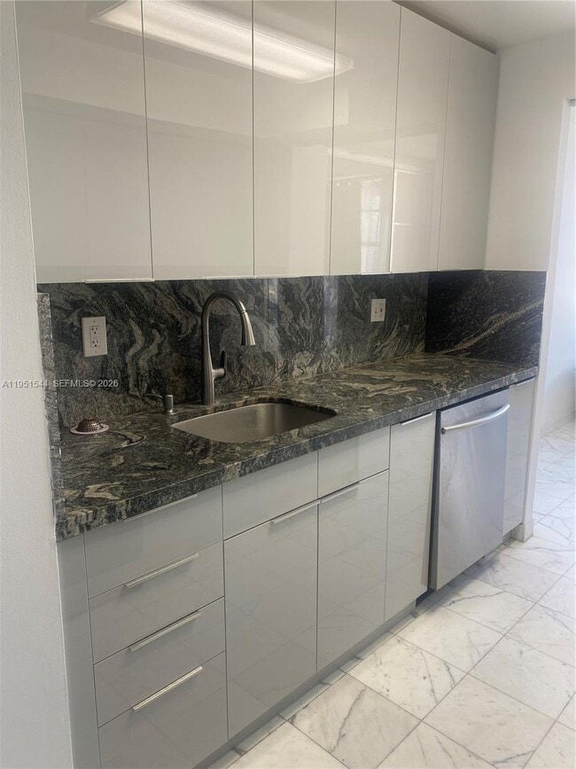 Building Photo - 230 174th St