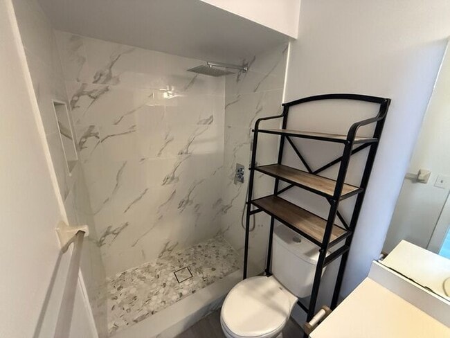 Building Photo - Gorgeous, Completely Remodeled 2/2.5 Condo in Sandlewood Creek- Winter Park!