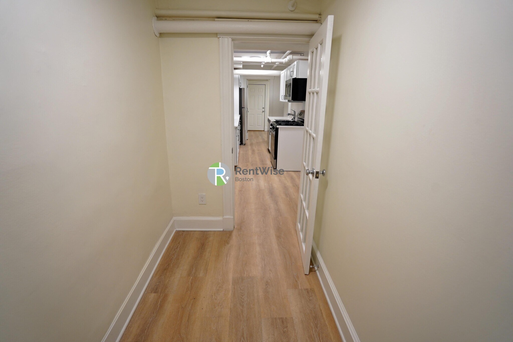 Building Photo - 6 Camelot Ct