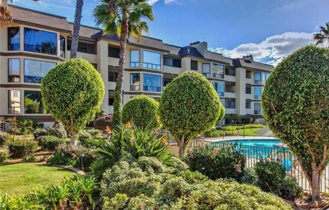 Building Photo - 2 Bedroom 2 Bath Bay Park Condo with Stunning Mission Bay Views!!
