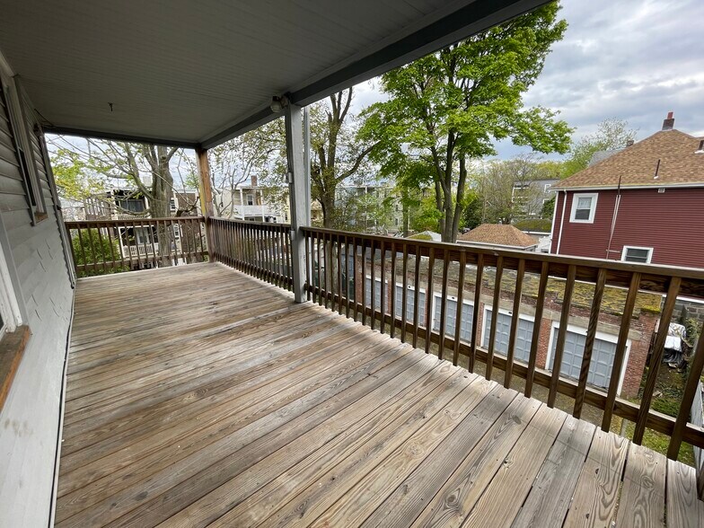 Building Photo - 27 Dix St