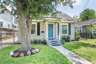 Building Photo - 2030 Gostick St