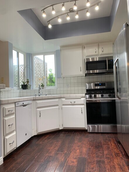Kitchen - 1232 Stanford St