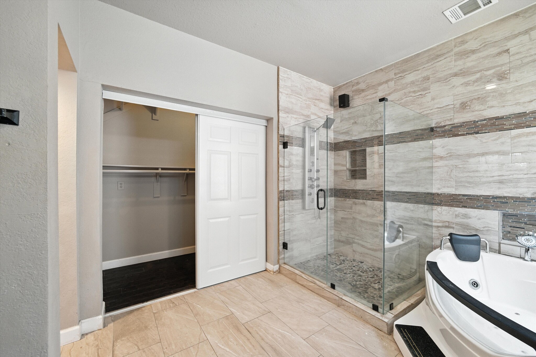 Building Photo - 9128 Cumberland Dr