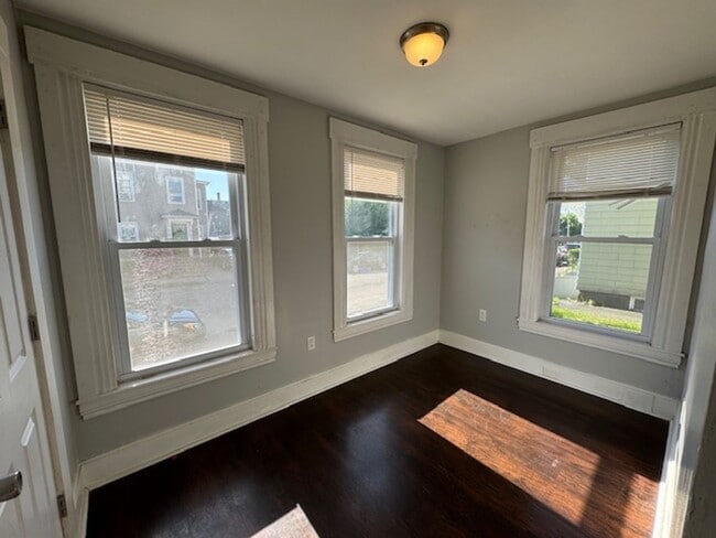 Building Photo - 2-4 Gates Street