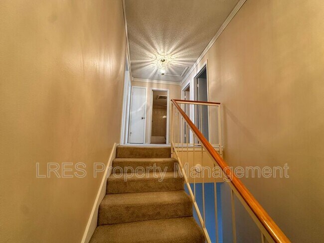 Building Photo - 106 Eastwind Ln