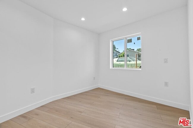Building Photo - 10939 Christine Way