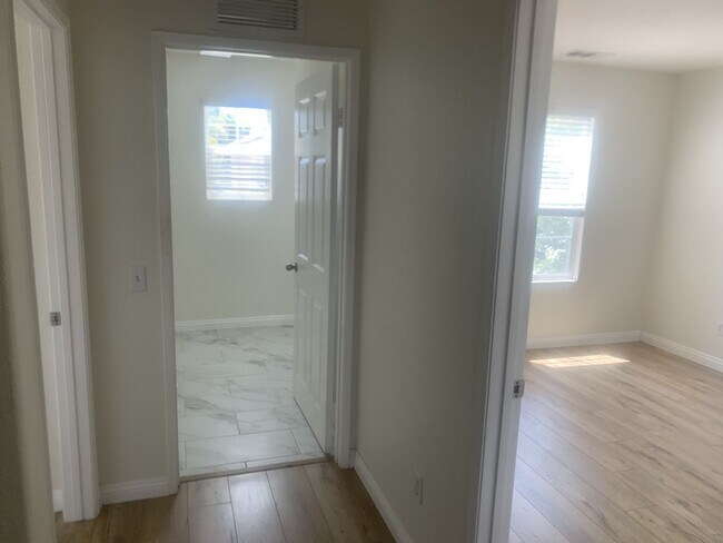 Building Photo - 10958 Clover Cir