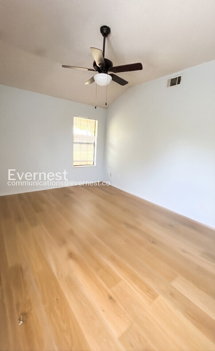 Building Photo - 24 Wagon Wheel Ct