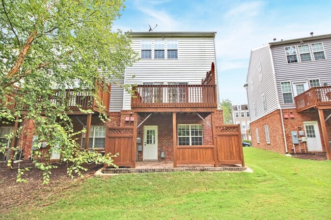 Building Photo - Townhome in South Park for Rent!