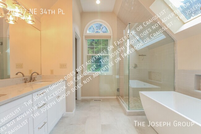 Building Photo - 20637 NE 34th Pl
