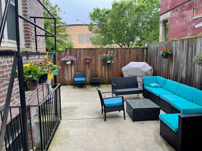 Building Photo - 1319 Park Rd NW