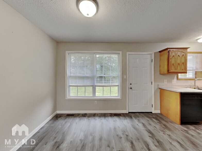 Building Photo - 125 Maplewood St