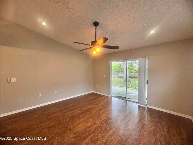 Building Photo - 4726 Four Lakes Dr