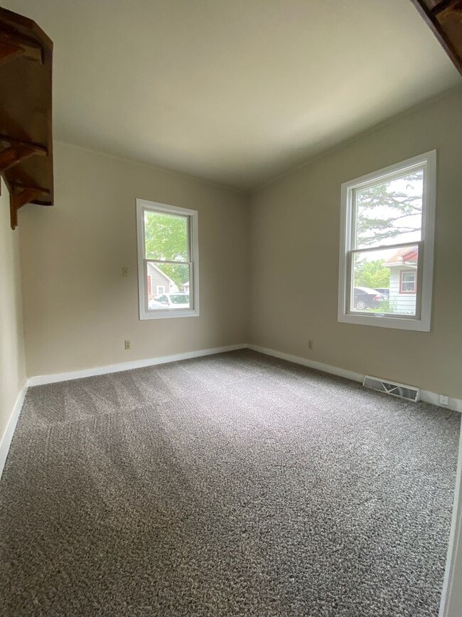 Building Photo - Renovated 3 bedroom/1bath ranch style home
