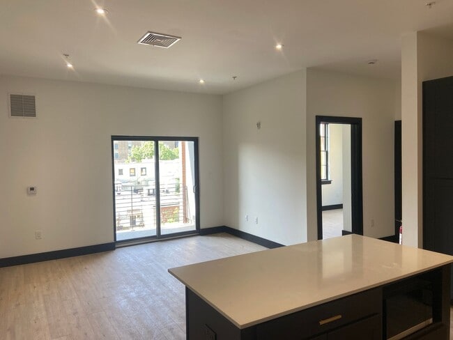 Building Photo - Beautiful two-bedroom apartment at Waterma...