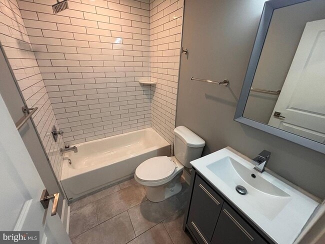 Building Photo - 3255 Ridge Ave