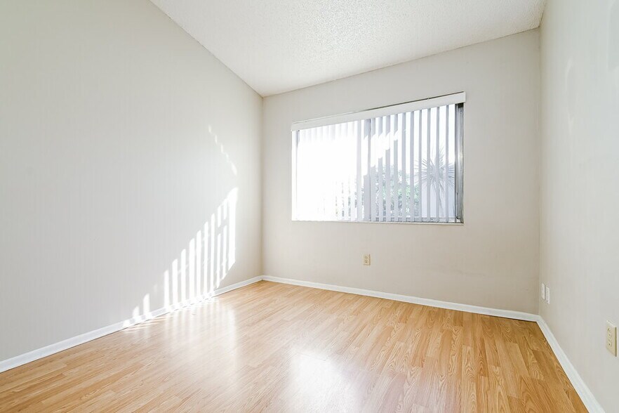 Building Photo - 1310 Coolmont Dr