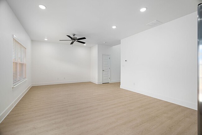 Building Photo - The Aspen at Been Road Villas 3 Bed, 2 Bath