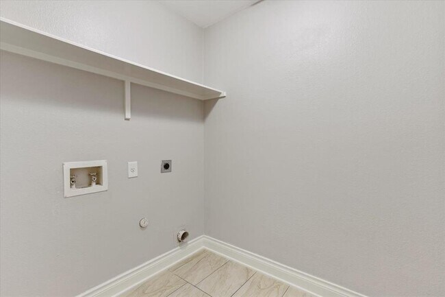 Building Photo - 4000 Witte Cove