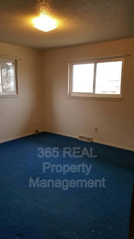 Building Photo - 803 4th St