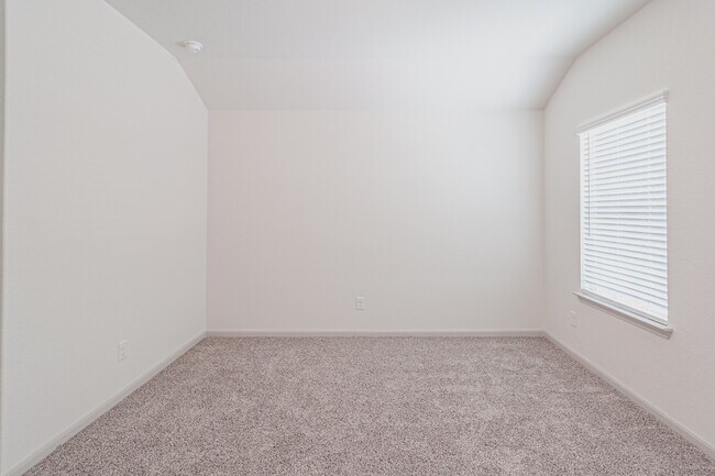 Building Photo - 7411 Gramercy Way